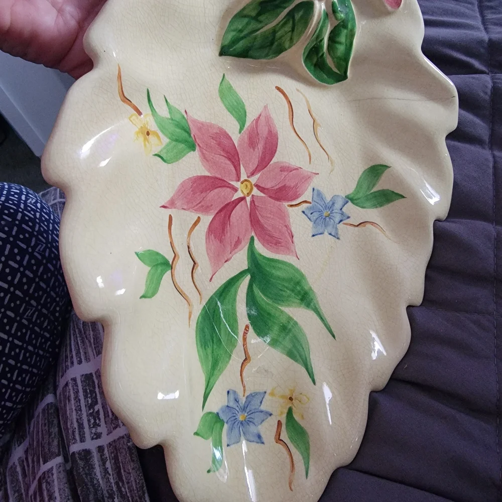 Leaf-Shaped Ceramic‎ Decorative Plate